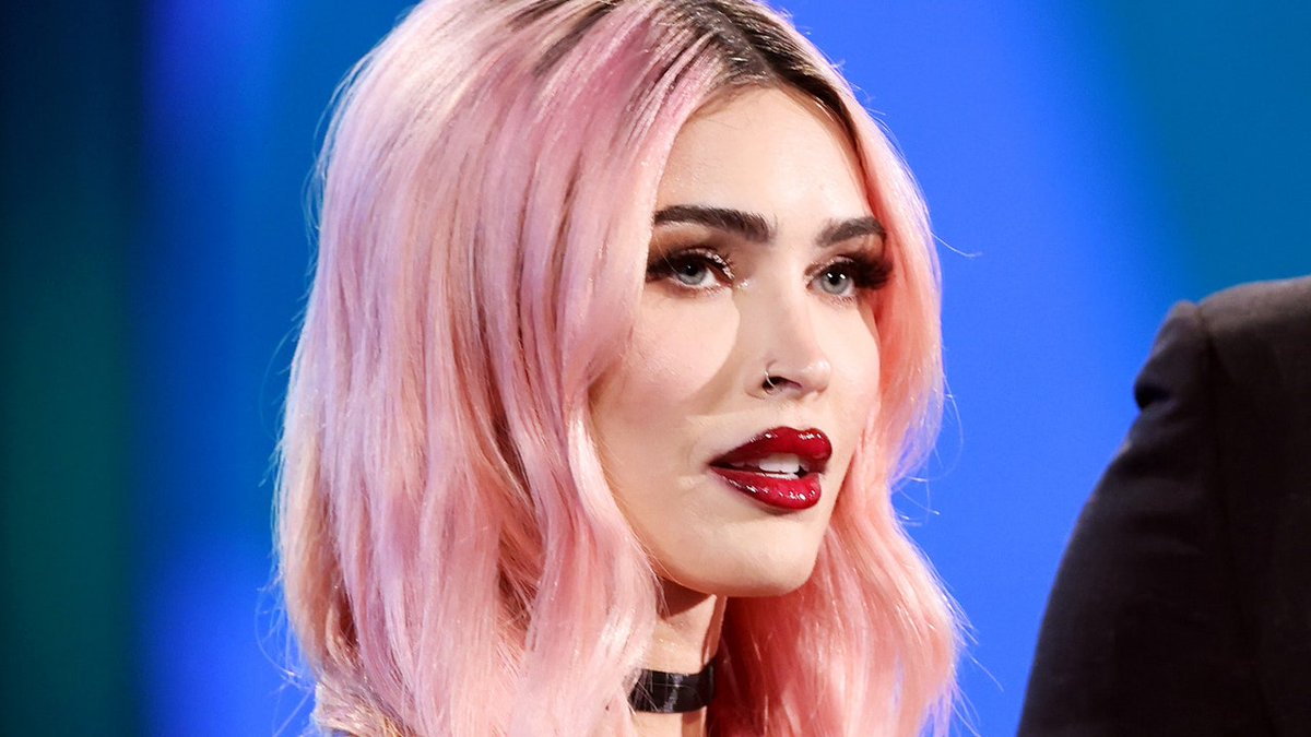 ProductsMaker7's tweet photo. Megan Fox Had a Lot to Say About the Cosmetic Procedures She's Had Done https://t.co/0kYLnNeFic https://t.co/d2TpUGUq2H