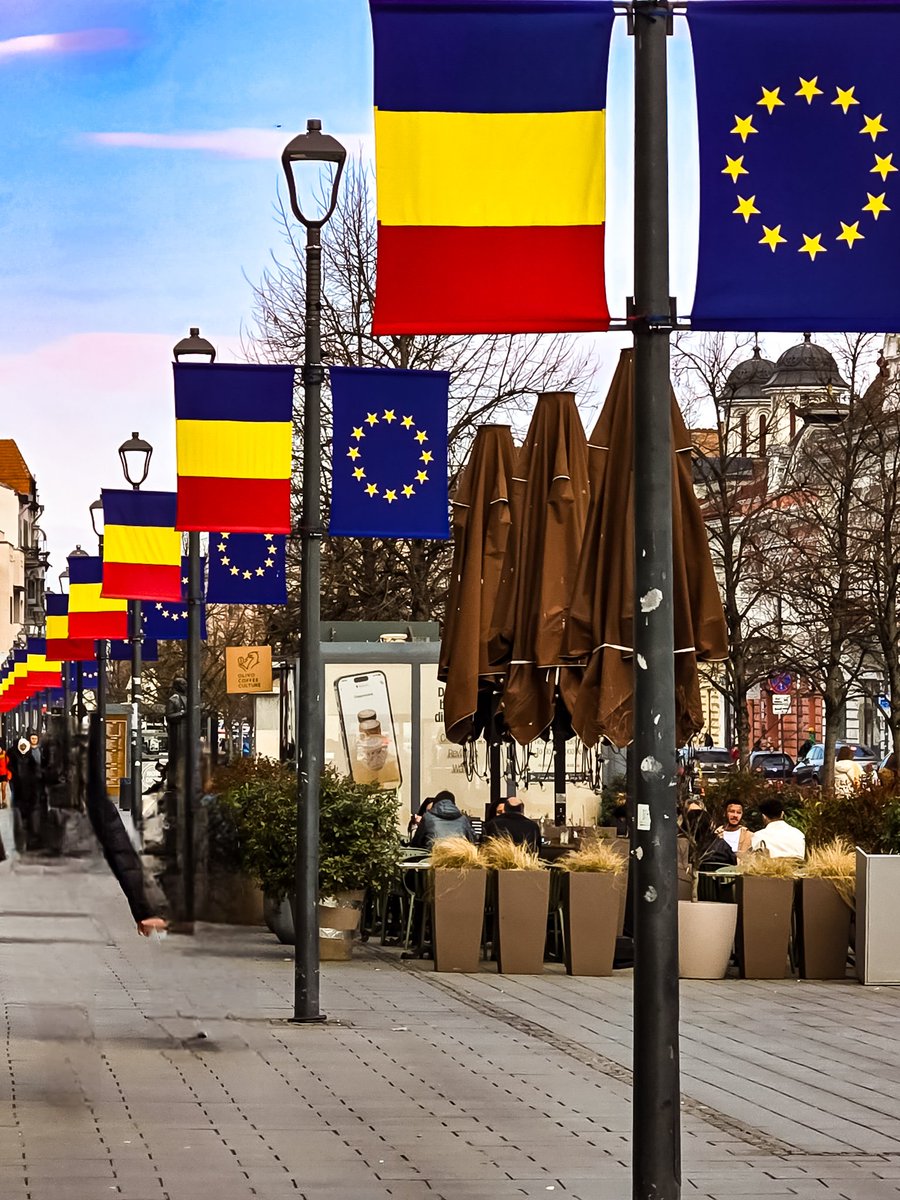 liliana_dorina's tweet image. Cluj-Napoca, Romania ❤️
Flags On City Center 
#Romania #ClujNapoca #streetphotography #travelphotographt #22march2024 
Happy Weekend Friends ❤️