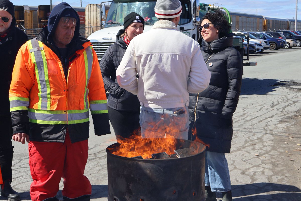 ChenderClaudia's tweet photo. Tim Houston says that he supports collective bargaining but he won't ban scab labour. If he really supported workers, he would pass our anti-scab labour bill like the Feds. #Solidarity @UniforTheUnion https://t.co/0PkAGnTHRd