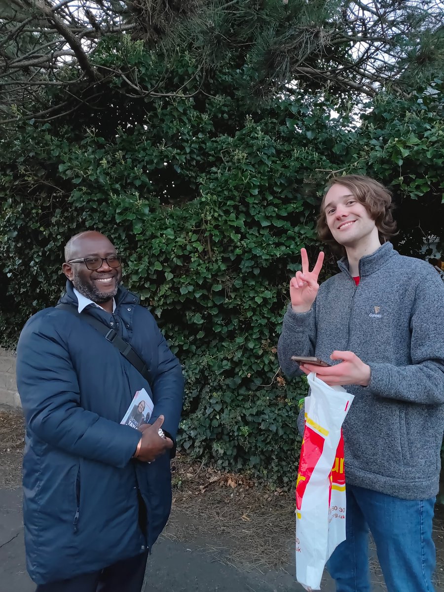 SumukhKaul's tweet photo. Out for @Oxford_Labour with @JamesSBTaylor and the co-main man @CheweMunkonge in beautiful Quarry and Risinghurst

Vote for James on May 2nd for someone who is active and visible ALL YEAR ROUND https://t.co/PeB6Qt45eU