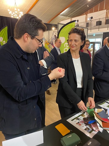 isabelleleroy4's tweet photo. Inauguration du salon #Mod'avenir et participation à l'AG Campus des #Métiers #qualifications  #mode et #luxe, filière tres présente en @paysdelaloire : entreprises et établissements d'enseignement travaillent ensemble . https://t.co/ol7S0yWy7s