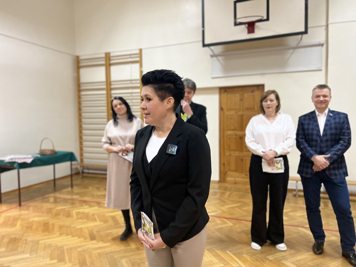 CichonAlicja's tweet photo. A my na kolejnym spotkaniu z mieszkańcami #MińskMazowiecki 😊 Kandydatki i kandydaci #KoalicjaObywatelska, jako jedyni z kilku komitetów, organizują otwarte, zapowiadane w przestrzeni publicznej, spotkania dla mieszkańców. https://t.co/y2OouKMDmS