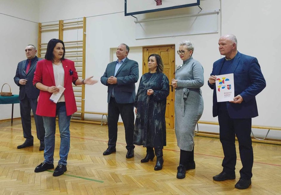 CichonAlicja's tweet photo. A my na kolejnym spotkaniu z mieszkańcami #MińskMazowiecki 😊 Kandydatki i kandydaci #KoalicjaObywatelska, jako jedyni z kilku komitetów, organizują otwarte, zapowiadane w przestrzeni publicznej, spotkania dla mieszkańców. https://t.co/y2OouKMDmS