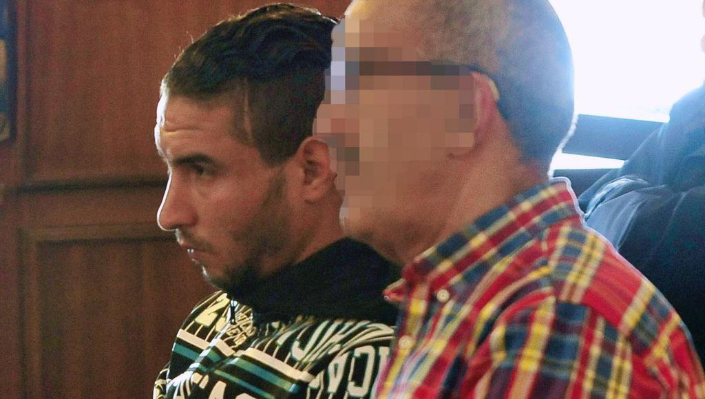 Motard8559's tweet photo. Éste Marroquí agredió, violó y asesinó a una mujer en Albacete, se le pide Prisión Permanente Revisable.
En TV 📺 te hablan de Rubiales y de que vendrá el día 6 de abril.
Medios Globalistas que sólo te informan cuando es español el culpable.🤨🇪🇦 https://t.co/l8qHxSBxah