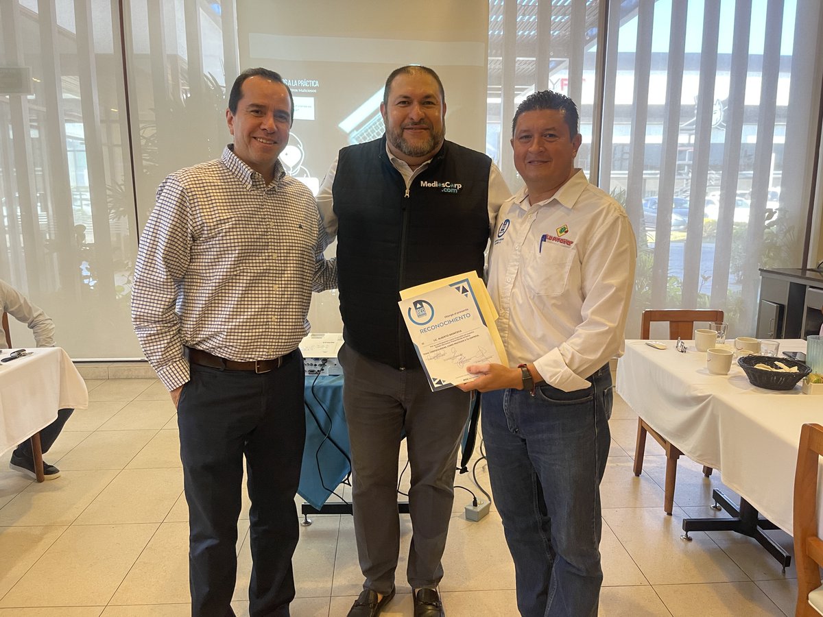 gruporedlm's tweet photo. El día de hoy en nuestra sesión semanal empresarial de Grupo Red de Negocios Los Mochis A.C. presenciamos una gran exposición por parte de nuestro socio y amigo: Lic. Alberto Montoya con el tema: Ciber seguridad, como proteger a tu empresa.

#gruporeddenegociosdelosmochis https://t.co/sexMgaS7lq