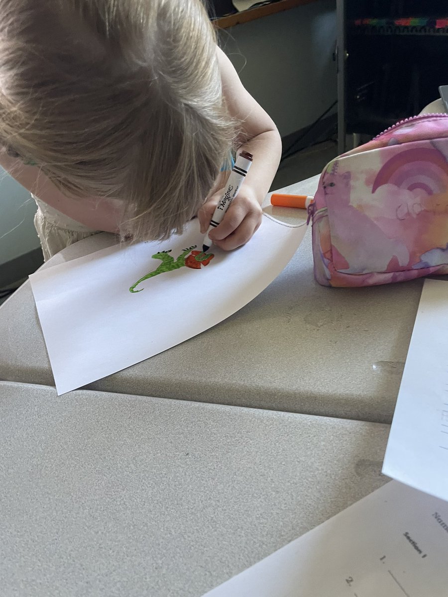BrandlyMariah's tweet photo. Book writing is coming right along 🦖 🦕 #dinosaurs #2ndgrade #4teamvalley https://t.co/TTOEatDJcX