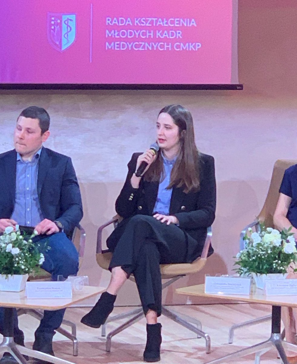 Aleksandra Maciejczyk Asystentka Prezydentki IFMSA-Poland podczas Forum Dialogu Młodych Kadr Medycznych podkreślała ważność głosu studentów medycyny przy wprowadzaniu zmian w kształceniu młodych medyków.
