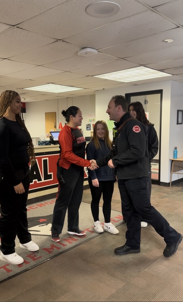 L21_stpaulfire's tweet photo. Big News Alert!  

St. Paul Firefighters IAFF L21 was thrilled to surprise the Saint Paul Central HS softball team and Principal Ayers with a donation of $6,500 this morning, helping them cover the costs to accept VP Kamala Harris’ invitation to Washington, DC 🇺🇸 #IAFF #VPOTUS https://t.co/rk1PfkPjSS