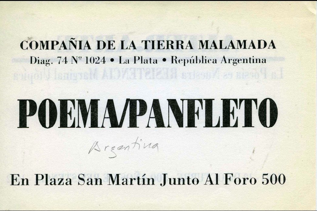 ¡El 𝘼𝙧𝙘𝙝𝙞𝙫𝙤 𝘿𝙚𝙨𝙤𝙗𝙚𝙙𝙞𝙚𝙣𝙩𝙚 sigue celebrando la poesía! 
tinyurl.com/fv65h966 👀 

La Compañía de la Tierra Malamada fue un colectivo conformado por las artistas Susana Lombardo y Graciela Gutiérrez Marx, en el año 1982.   

(1/2)