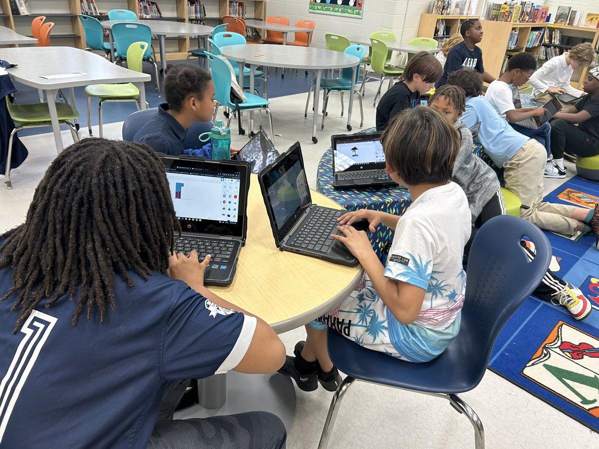 Thanks to @apsittimothy, our 5th graders are learning #tinkercad to prepare for #3Dprinting. @docdrewlovett @APSInstructTech @APSMediaServ @BenteenIB @PrincessS2003 @MsFree_SC @PaulWBrownAPS