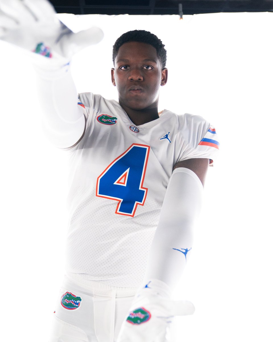 __Iamwil's tweet photo. I will be at The University of florida today @coach_bnapier #TourStop #GoGators @FootballHotbed @HotbedRecruit @Corey_Bender @ChadSimmons_ @SWiltfong247 @JohnGarcia_Jr https://t.co/mK0o93mroD