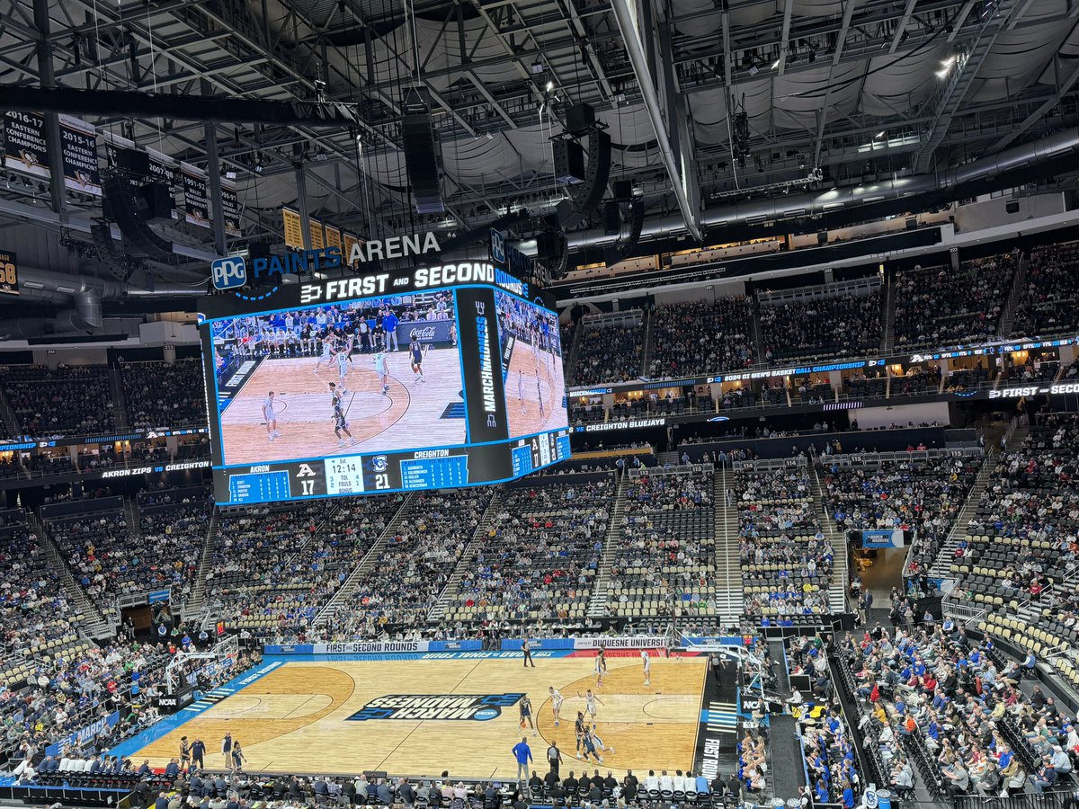 Great time watching March Madness <a href="/PPGPaintsArena/">PPG Paints Arena</a> with <a href="/GovernorShapiro/">Governor Josh Shapiro</a>.