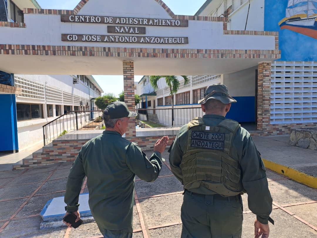📢|| El GD Omar Pérez La Rosa Cmdte. de la ZODI 51 Anzoátegui efectuó revista a las instalaciones del Centro de Adiestramiento Naval “GD José Antonio Anzoátegui” ubicado en el municipio Píritu ⬇️