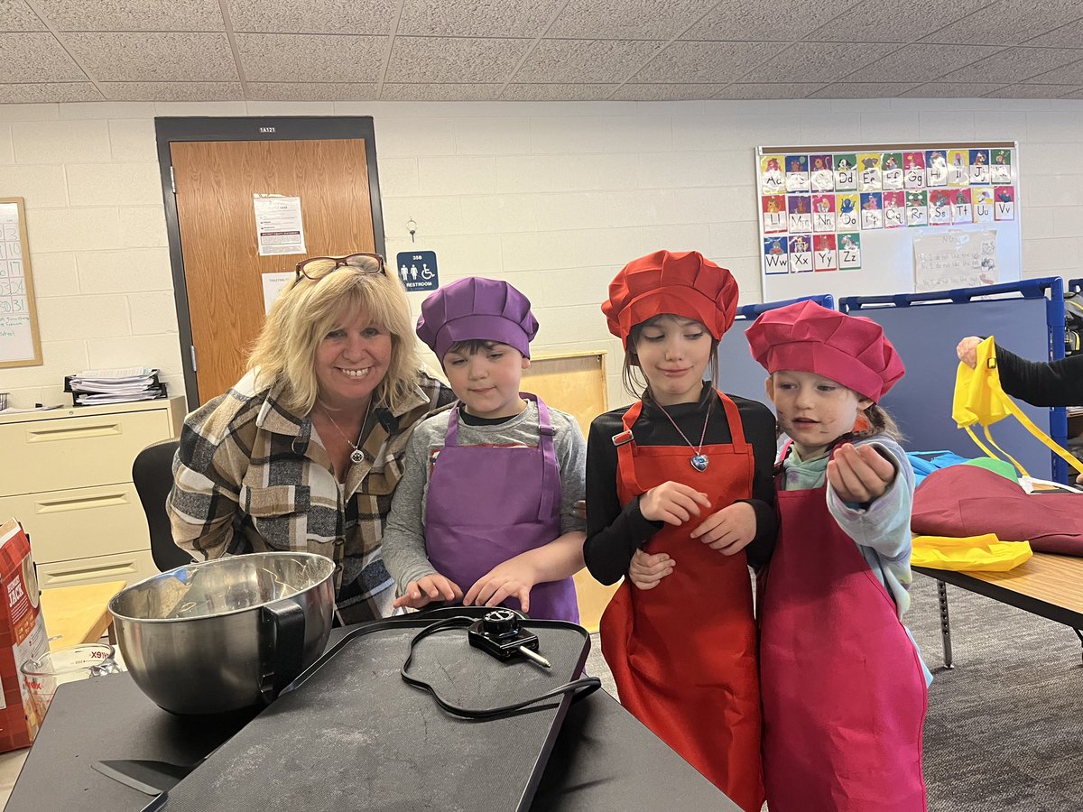 McCougars23's tweet photo. Cooking 🧑‍🍳 🥘 #RCSproud https://t.co/Ll146g1fMO