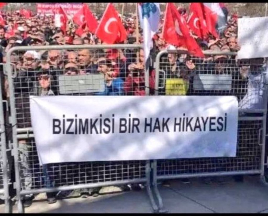 tlnozr44's tweet photo. #İscisecimibekliyor

İŞÇİ GÜVENLİ GELECEK İSTİYOR!

ADİL ÜCRET, İNSANCA YAŞAM İSTİYOR!

İŞÇİ EŞİTLİK İSTİYOR!

⬇️⬇️⬇️⬇️⬇️⬇️⬇️⬇️⬇️⬇️
İŞÇİLERİN TALEPLERİ;

🔷Seyyanen zam
🔷Refah payı
🔷Meslek kodu
🔷Tayin-becaiş
🔷Kıdem tazminatı tavanı
🔷Statü Değişikliği
🔷Haftalık 40 Saat Çalışma
🔷Egitim-Öğrenim Farkı
🔷Sendika Aidatlarında 
       İndirim
🔷Zorunlu Emekli işe İade
🔷Kıdem-Yıl Farkı
🔷Taşerona Ayrımsız Kadro

EMEK EN YÜCE DEĞERDİR.. 

İŞÇİYİZ,EMEKÇİYİZ,KARDEŞİZ

@RTErdogan 
@dbdevletbahceli 
@isikhanvedat 
@memetsimsek 
@turkiskonf 
@hakiskonf 
@diskinsesi 
@eczozgurozel 
@ErbakanFati