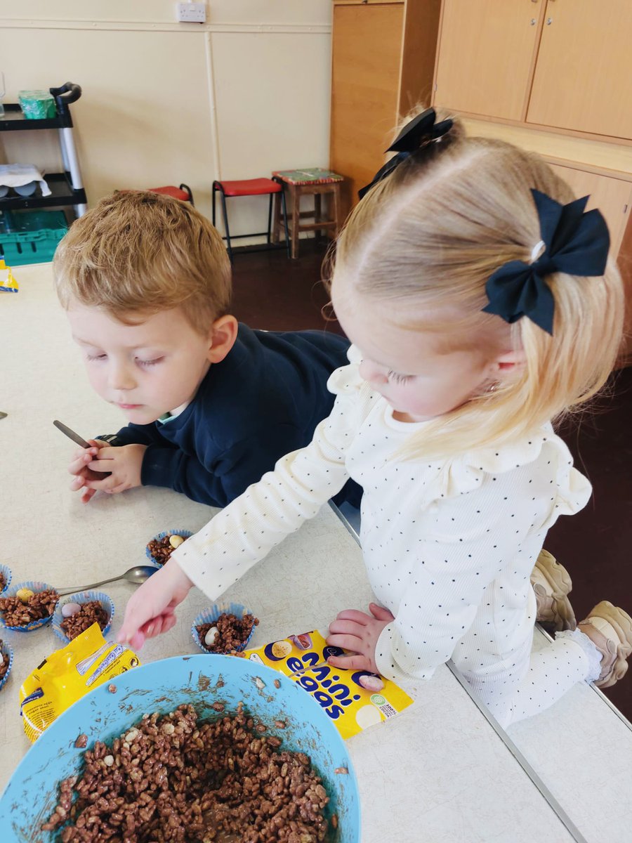 A dyna ni…mae’r chwe yma yn barod i ddechrau’r ysgol ar ôl y Pasg. Diwrnod hyfryd arall yn eu cwmni! Welwn ni chi yn eich gwisg ysgol newydd ymhen rhai wythnosau! 😊 Plant da iawn! 🌈