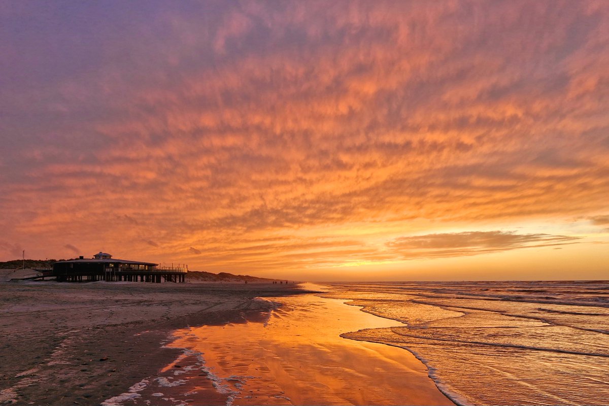 Het uitzicht aan zee, prachtige lucht.