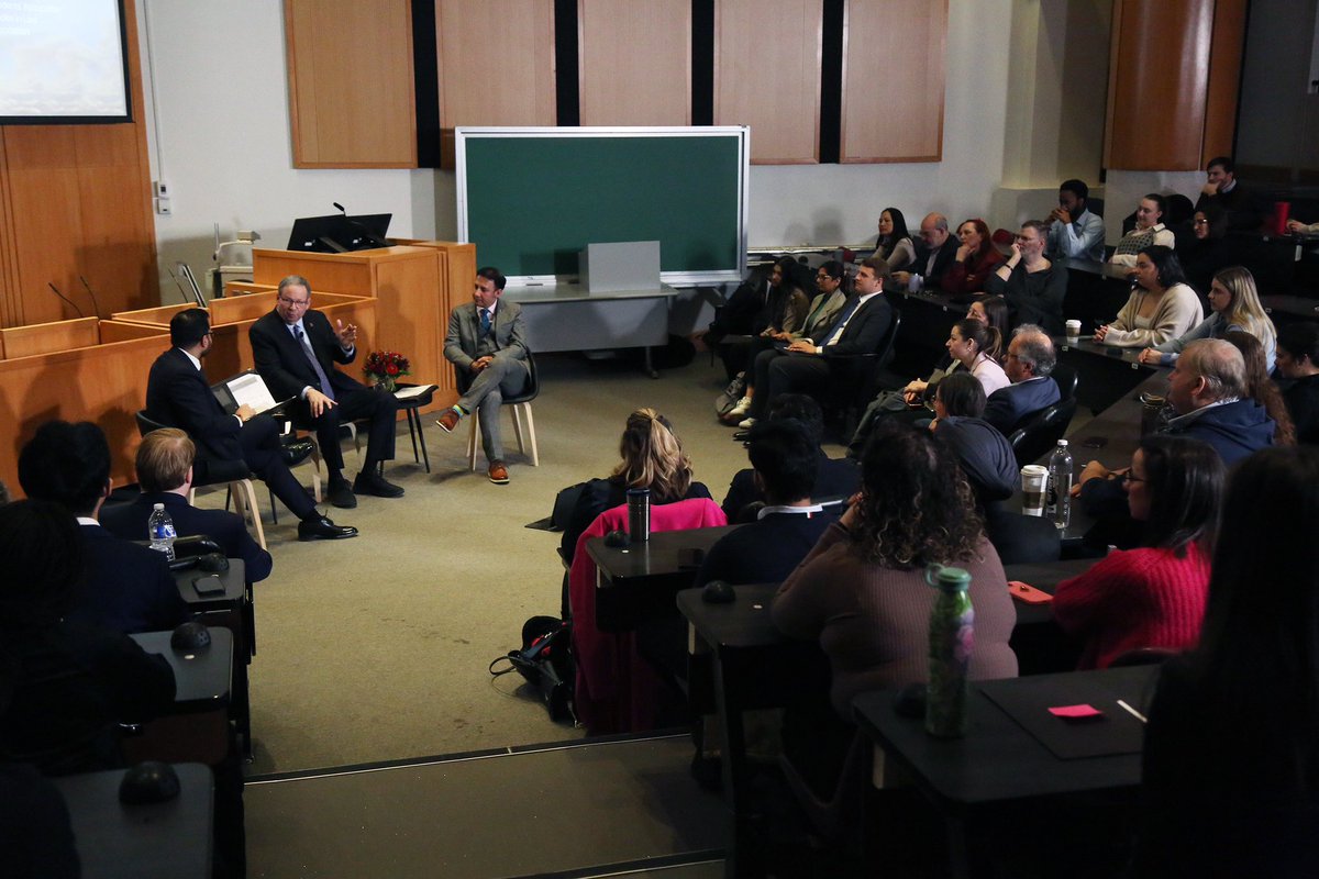 viraniarif's tweet photo. The surge in Antisemitism and Islamophobia -online and offline - is extremely dangerous.
 
With @USAmbCanada at @uocommonlaw, we had an honest conversation on the rise of hate and how now, more than ever, we must speak out and stand together. https://t.co/EqJtvYajHF