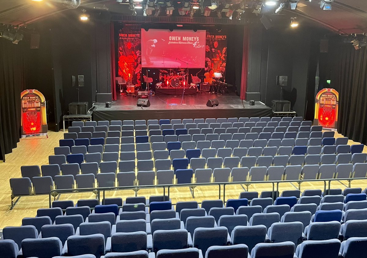 Owenmoneypanto's tweet photo. The stage is set 🚦🥁 for 2 nights of jam packed entertainment 🎤🎸 @BlackwoodMiners 🎭 with @owenmoneycomic 🏴󠁧󠁢󠁷󠁬󠁳󠁿 #jukeboxheroes #chertribute #abbatribute #elvisisinthebuilding #philcollinstribute https://t.co/pK4LNnAdDJ