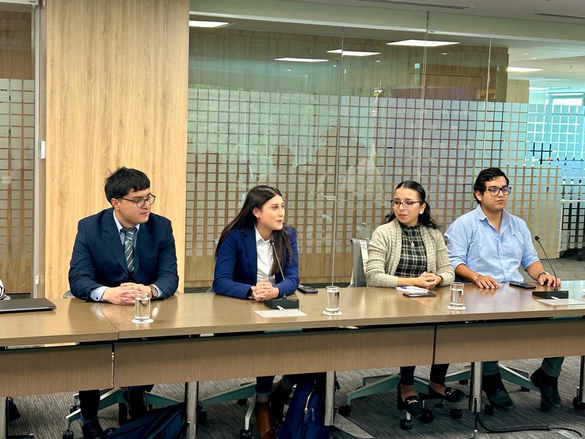 Este viernes, durante el taller presencial de #GeneraciónL en Ecuador 🇪🇨, 13 jóvenes líderes de ciudades como Quito, Guayaquil, Esmeraldas, Mira, Puyo, Loja y Quevedo, conversaron con <a href="/PattyAlbortaCAF/">Patricia Alborta</a>, representante de nuestra organización en 🇪🇨.
 
Patricia Alborta, en conjunto