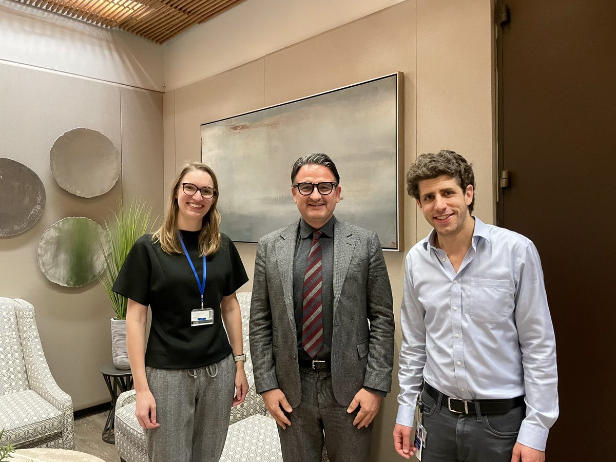 Thrilled to have met <a href="/JochenReiser/">Jochen Reiser MD PhD</a> for a professional luncheon, following his engaging Grand Rounds presentation on #suPAR in #kidney disease.
Amazing, versatile physician-scientist!
<a href="/utmbhealth/">UTMB Health</a> <a href="/UTSWNephrology/">UTSW Nephrology</a>