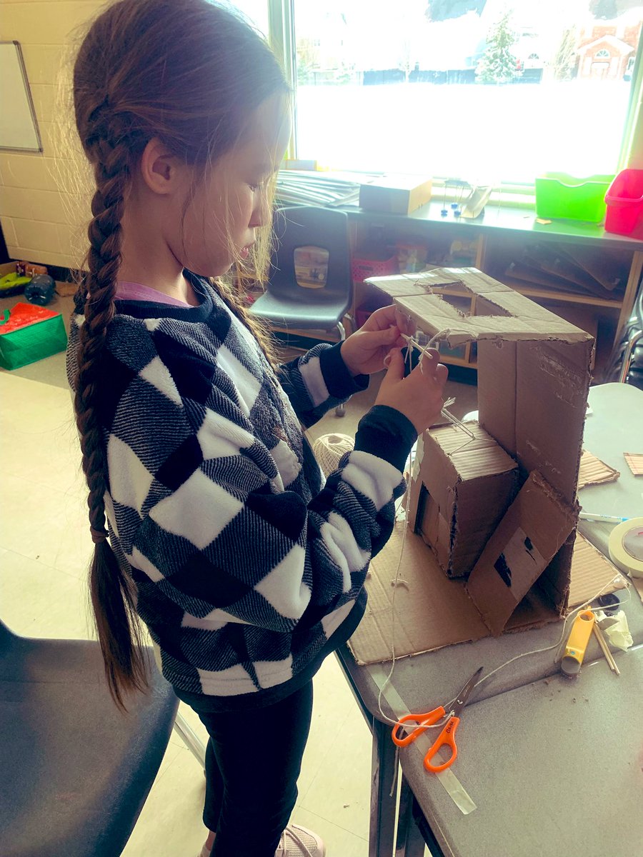 BlairRidgePS's tweet photo. #FlashbackFriday to our Grade 5/6’s in Ms. Clarke’s class who excelled in the Elevator STEM Challenge and some got to compete at board level with their creations! @DDSB_STEM @DDSBSchools https://t.co/9vVRKP0Onx