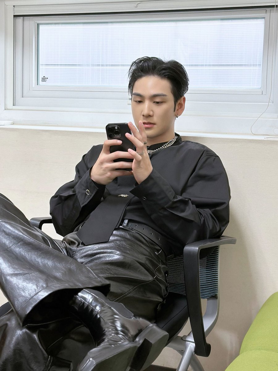 this_is_baekho_'s tweet photo. [#B_hind]
마지막 방송만을 남겨둔 백 심사위원🐯
다음 주는 실시간으로 백호의 심사평을 들을 수 있으니까
많은 기대해 주세요❤️

#백호 #강동호 #BAEKHO #KANGDONGHO
#빌드업 https://t.co/XETs90vega