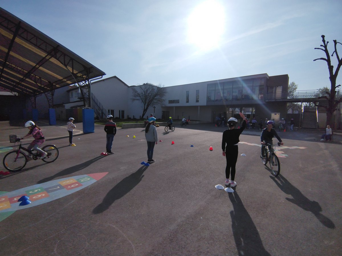 ☀️🚴🏼Fin d'une magnifique semaine de #srav dans nos écoles #ugsel rémoises. Prochaine étape en fin d'année pour valider le bloc3 @BlanchardRaphaL @ArnaudRobinet @GenerationVelo @UGSELnationale @pepanier @lpetrynka @AOC1978 @EpsMarne @AcReims @VilledeReims @DptMarne @JM_Roze