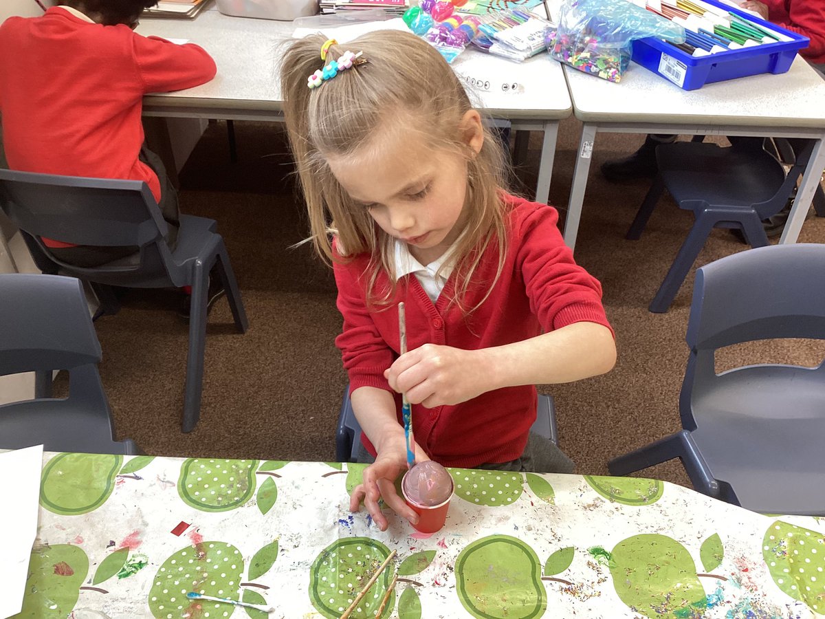knightontmet's tweet photo. #Macaulayclass have had great last day of term! We took part in the bonnet parade, decorated eggs and received an Easter egg from #communitywishes #creativity#community#character ๐ฃ https://t.co/0bs5MdB1BW