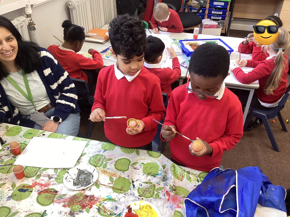 knightontmet's tweet photo. #Macaulayclass have had great last day of term! We took part in the bonnet parade, decorated eggs and received an Easter egg from #communitywishes #creativity#community#character ๐ฃ https://t.co/0bs5MdB1BW