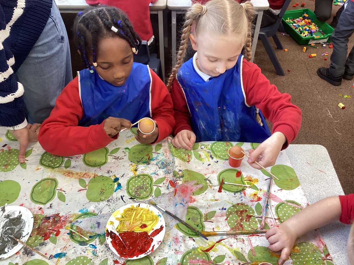knightontmet's tweet photo. #Macaulayclass have had great last day of term! We took part in the bonnet parade, decorated eggs and received an Easter egg from #communitywishes #creativity#community#character ๐ฃ https://t.co/0bs5MdB1BW