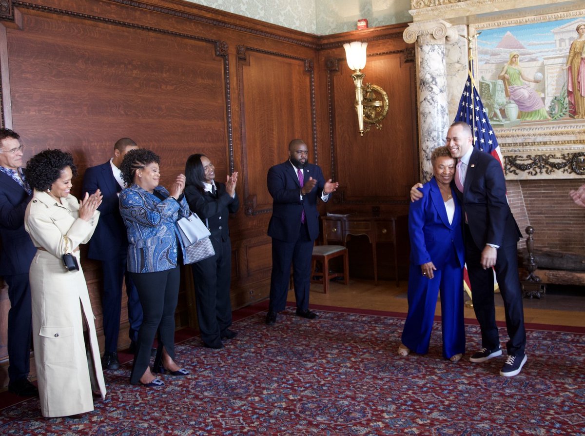 RepBarbaraLee's tweet image. #Shirley is officially out on @Netflix today!🎥

Shirley Chisholm was more than a mentor to me. She inspired me to live a life of service, fearlessness, &amp;amp; dedication to justice &amp;amp; equity. It was a privilege to be a part of this film, &amp;amp; I thank all who helped tell Ms. C's story.🙏🏾
