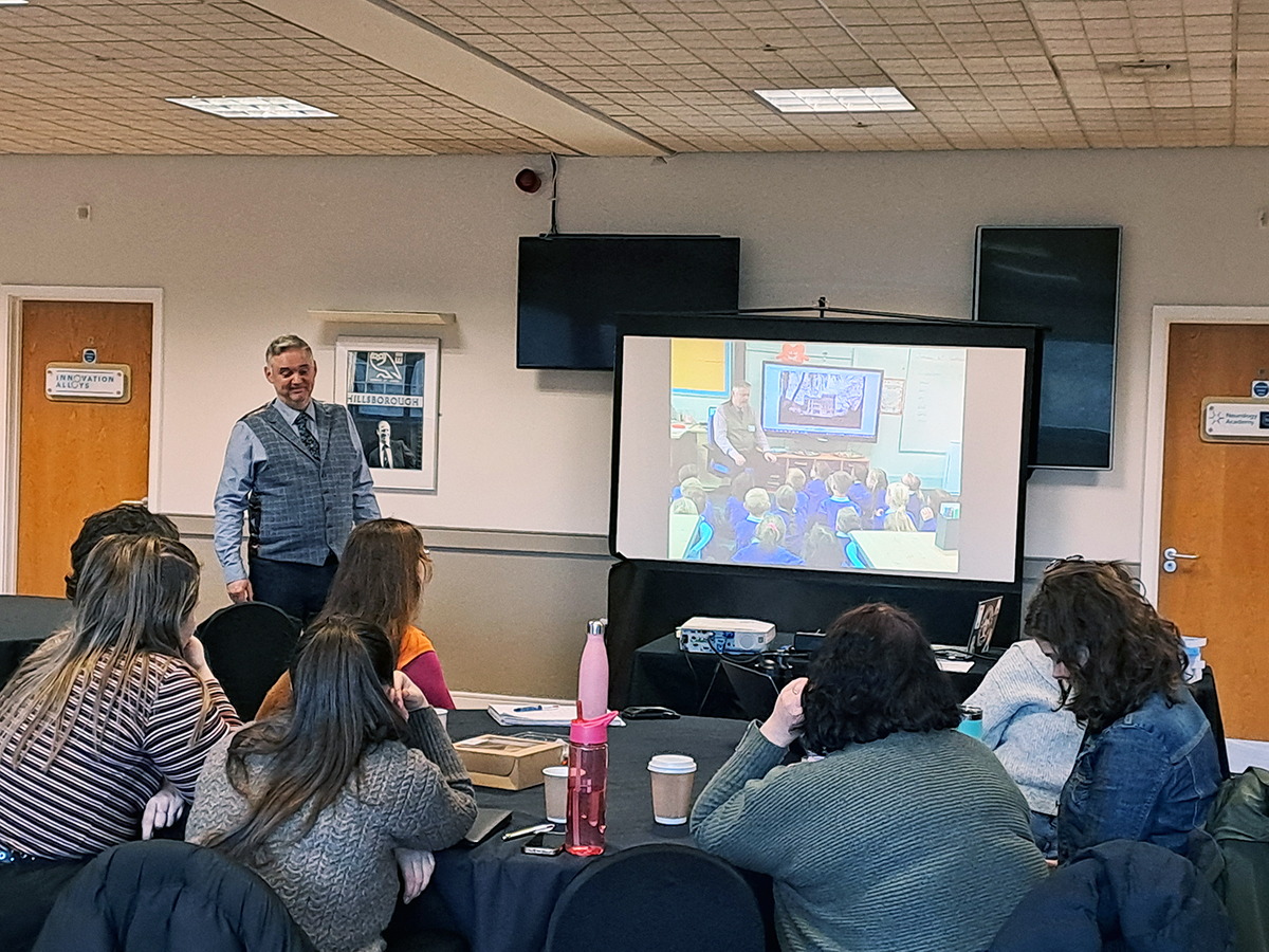 SheffieldTTA's tweet photo. A big thank you to @HYWEL_ROBERTS for delivering such an inspiring training session yesterday to our #primary trainees. Your invaluable knowledge and practical tips have truly resonated with them, shaping their future teaching careers. 🙂 #teachertraining #Botherdness https://t.co/NxNy8h5dL6