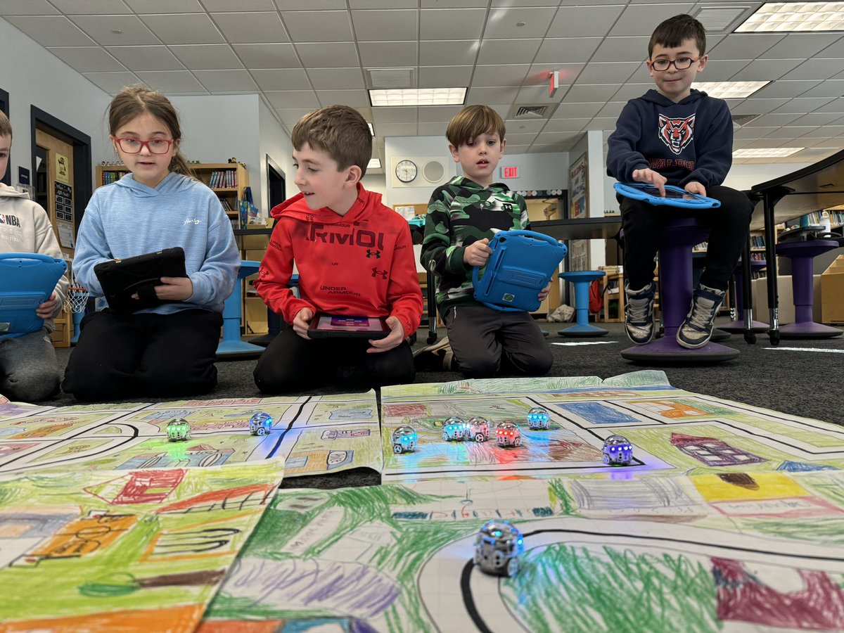 Students are coding Evo to visit towns they created! @Ozobot