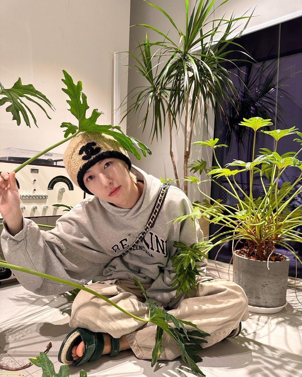 ariakanka's tweet photo. 우리런쥔이너무생일축하해
#런쥔이_생일이다요_히히
행복한하루보내고생일축하많이받길
#24thSpringWithRENJUN
오늘우리런쥔이생일이래요 https://t.co/OIRGEjwtqU