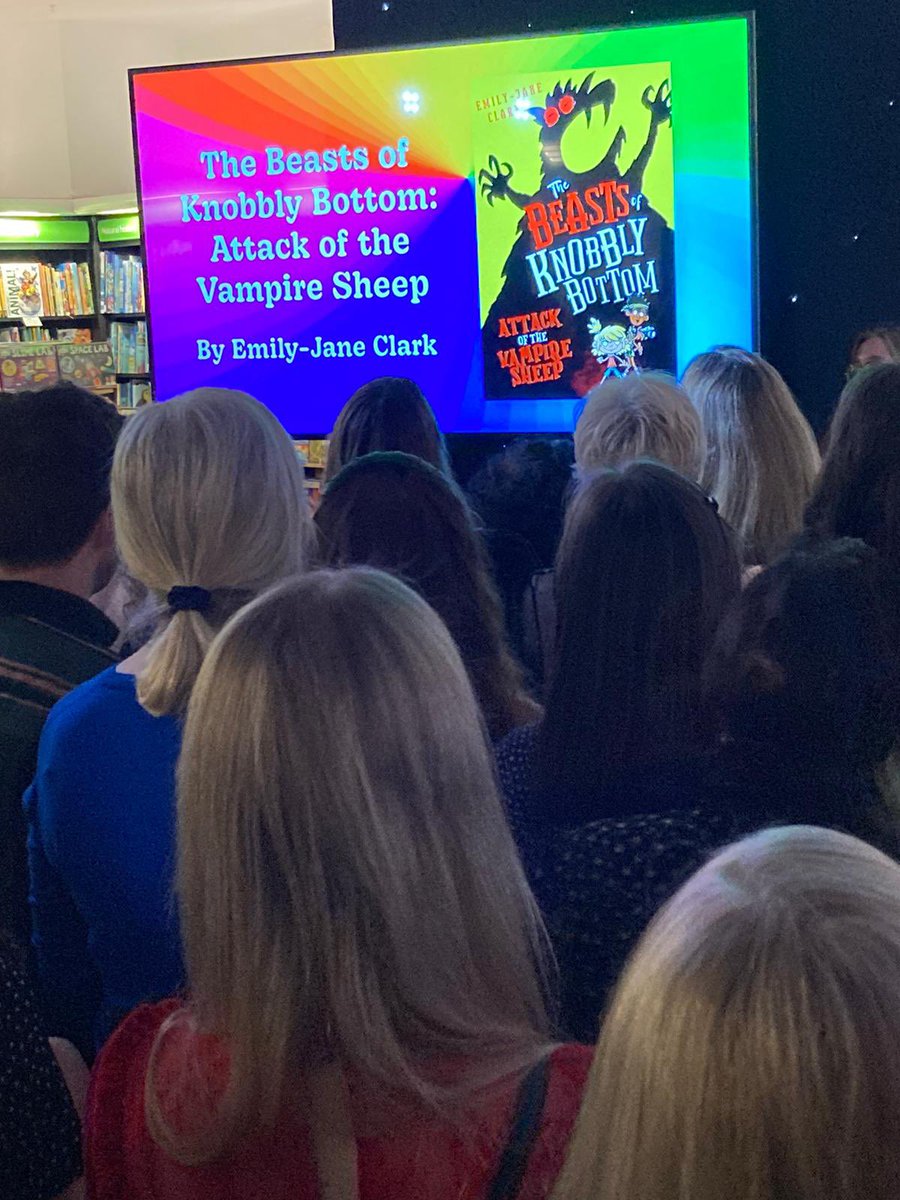 Brilliant night at Waterstones Children’s Book Prize ceremony ! Great fun with team @scholasticuk & @AnneClarkLit celebrating books & eating massive nibbles. Congratulations to the fantastic winners and THANKS to Waterstones for including my knobbly bottom on the shortlist #wcbp