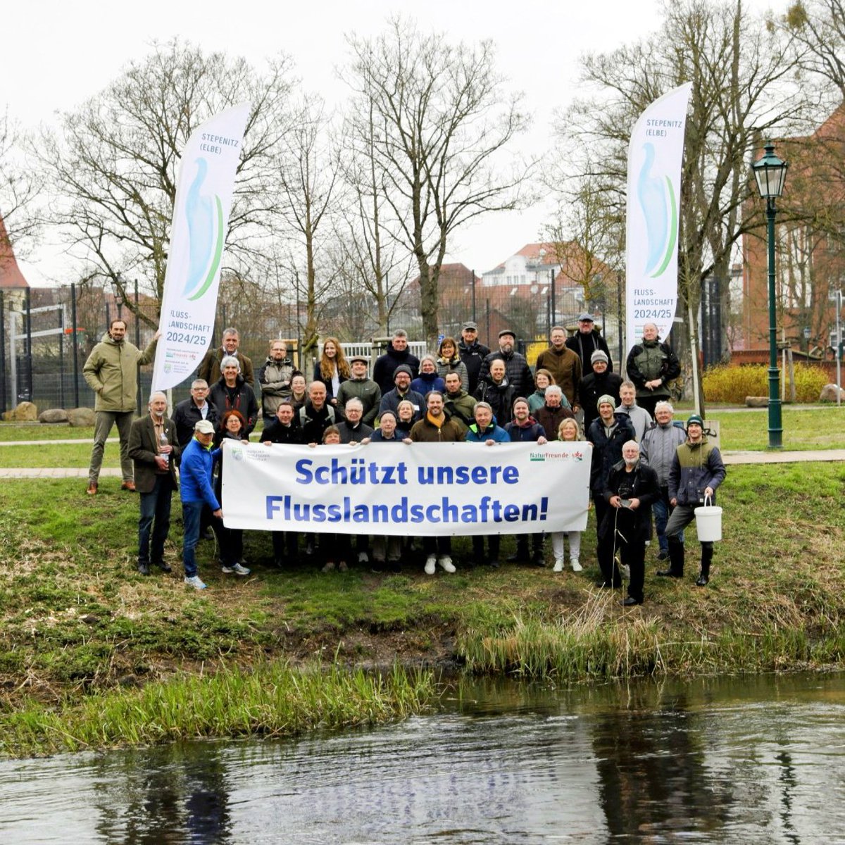 Schützt unsere Flusslandschaften! Heute haben wir mit @DAFV_fish die #Stepenitz zur #Flusslandschaft der Jahre 2024/25 ausgerufen. Naturnahe Flüsse wie die Stepenitz sind Hotspots der Artenvielfalt. Mehr Infos und Zitate: naturfreunde.de/stepenitz-zur-… #NaturdesJahres #Weltwassertag