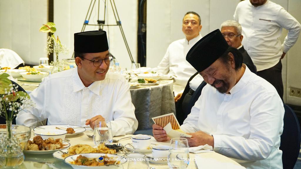 NasDem's tweet photo. Partai NasDem menggelar buka puasa bersama anak yatim. 

Calon presiden Anies Baswedan turut hadir mengikuti acara berbuka puasa bersama (bukber) di NasDem Tower, Jakarta Pusat, Jumat 22 Maret 2024. 

Berbagai kegiatan seperti bercerita hingga bernyanyi bersama meramaikan acara buka bersama ini. 

#PartaiNasDem #BukaBersama #AniesBaswedan #SuryaPaloh