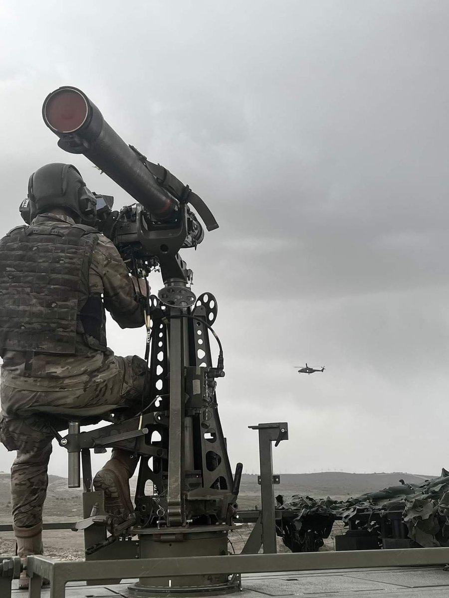 FUTER_ET's tweet photo. Unidades de Artillería Antiaérea realizan el Ex. ESCUDO MISTRAL, liderado por el Regimiento de Artillería Antiaérea 71(#RAAA71).
Se han realizado emboscadas antiaéreas y helitransportes, y han participado medios del #RAMIX30, #GACAXII, #UTMAAA y #FAMET.
#MarchemosSiempreUnidos https://t.co/f1172xMfY0