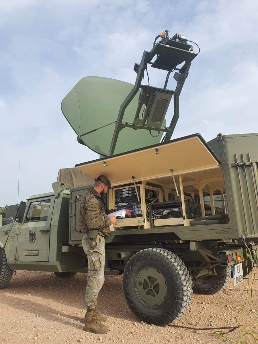FUTER_ET's tweet photo. Unidades de Artillería Antiaérea realizan el Ex. ESCUDO MISTRAL, liderado por el Regimiento de Artillería Antiaérea 71(#RAAA71).
Se han realizado emboscadas antiaéreas y helitransportes, y han participado medios del #RAMIX30, #GACAXII, #UTMAAA y #FAMET.
#MarchemosSiempreUnidos https://t.co/f1172xMfY0