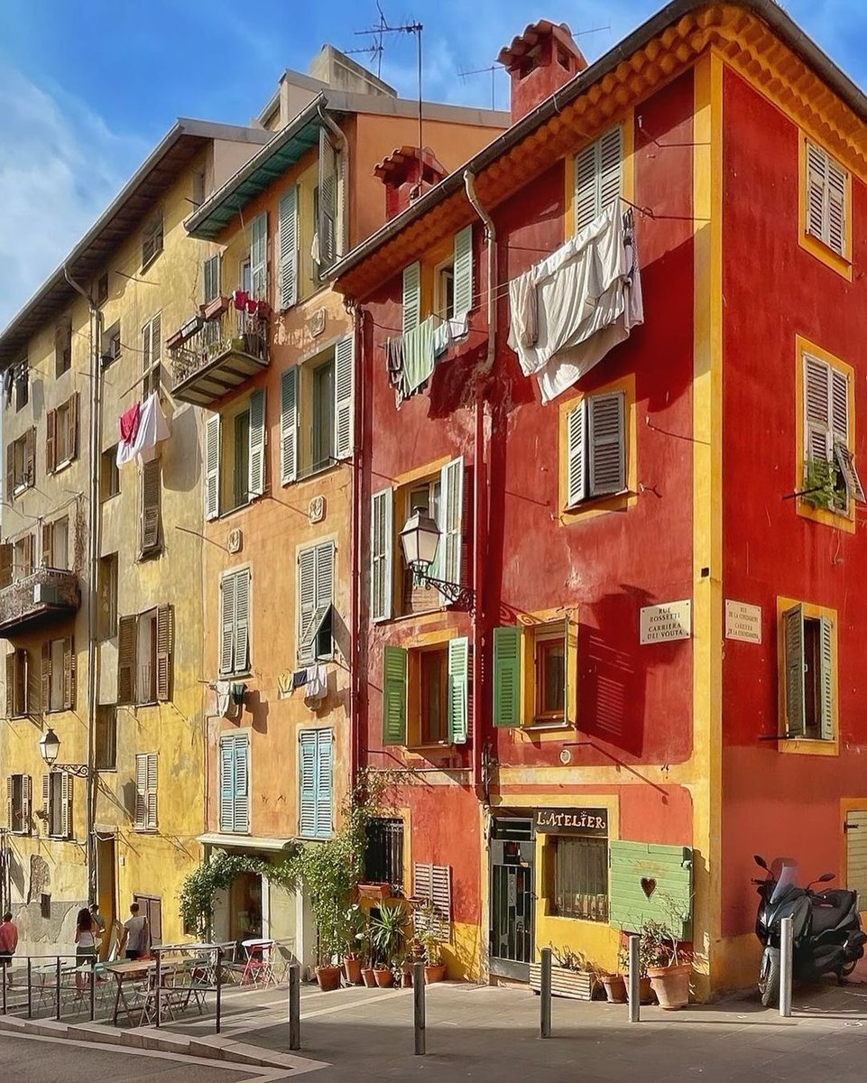 #LeSaviezVous ? Ces immeubles niçois aux façades colorées sont une inspiration venue tout droit d’Italie ! 🇮🇹 👉🏻 Êtes-vous déjà allés à Nice ? 📸 @‌jl._____ #MALC #france3 @FranceTV @VilledeNice @ExploreNCA @MetropoleNCA @France3Provence @CRT_RegionSud @F3cotedazur