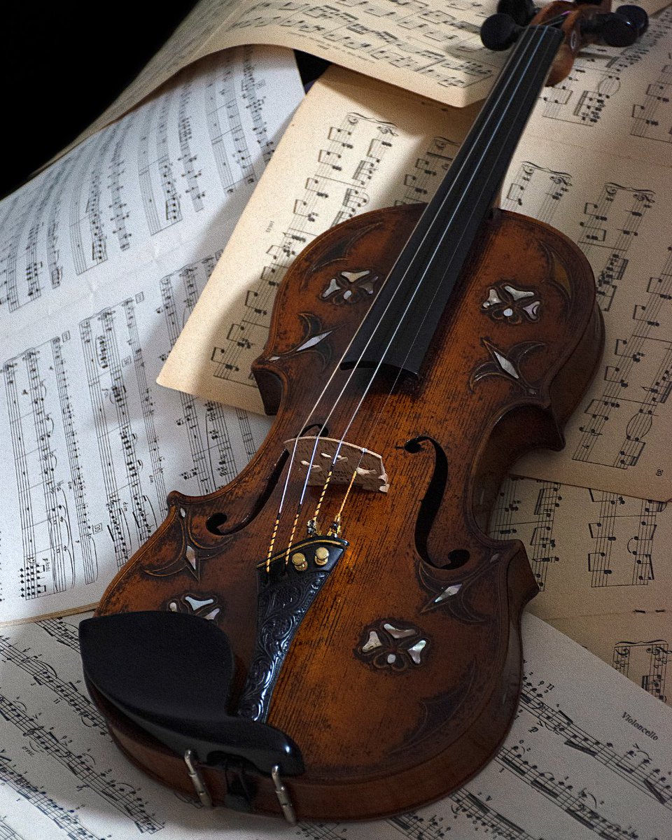 KatherineMoller's tweet photo. Fiddling for Fun is an at-your-own-pace program for intermediate fiddlers!

With a collection of basic training materials and hundreds of tunes, you'll have everything you need to continue growing as a fiddler.

#FiddlingForFun #MusicCommunity #LearnByEar

https://t.co/WZY3fJ2r8m https://t.co/NE9edWPIo3