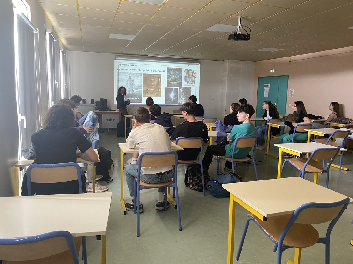 Grâce ⁦<a href="/CNES/">CNES</a>⁩ « L’espace c’est classe » s’invite au lycée. Les métiers,  les voies de formation, les enjeux du spatial sont présentés par une ingénieure passionnée et passionnante. 🙏 à elle pour ces échanges nourris. ⁦<a href="/DSDEN65/">IA-DASEN 65</a>⁩ ⁦<a href="/actoulouse/">Académie de Toulouse</a>⁩