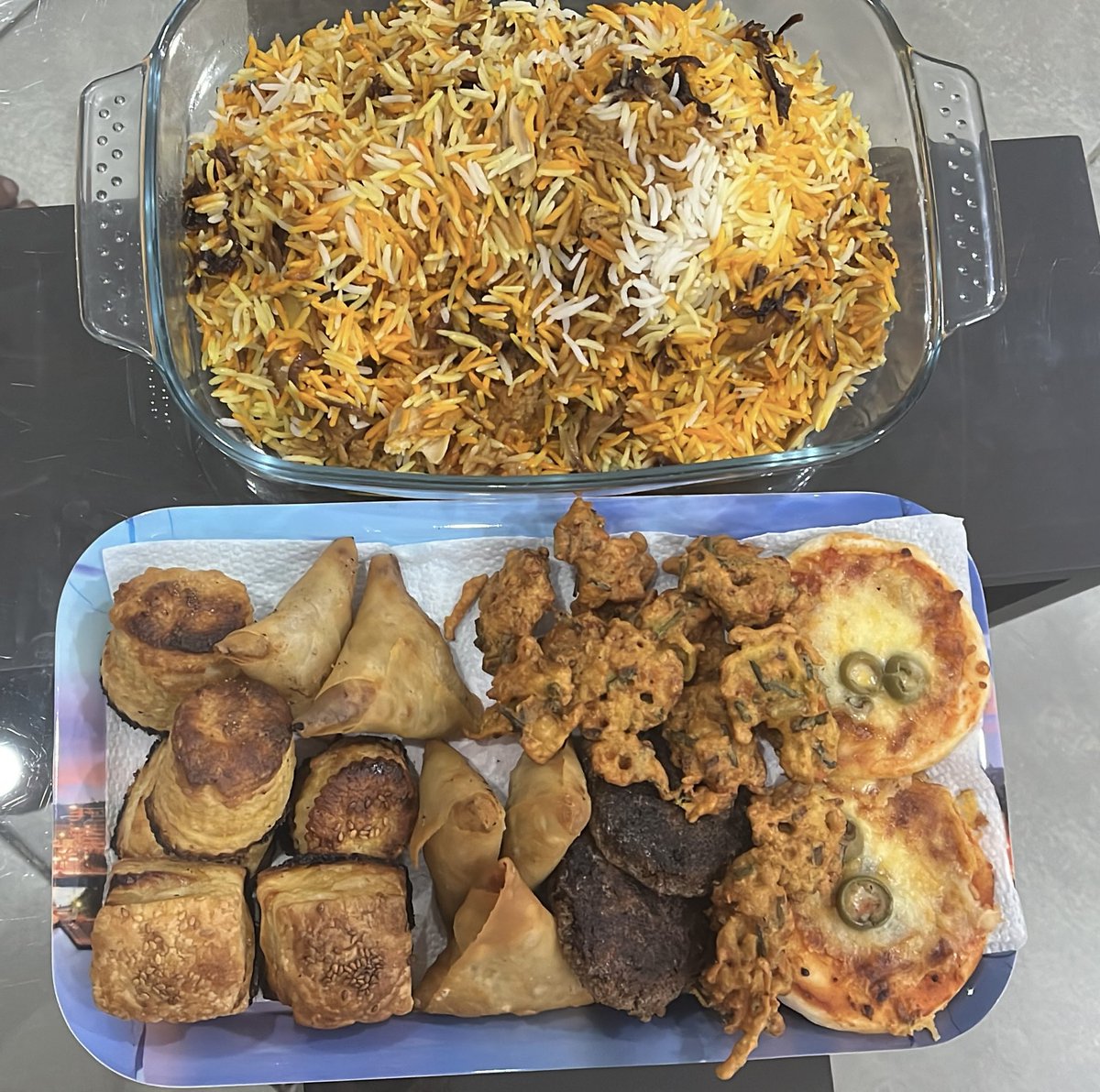 DelSilvirossa's tweet photo. Que bonito acto de amor es la comida, que bonito es poder enseñar y que te enseñen de otras culturas, este fue el intercambio cultural “Pakistán - Argentina” de dos simples vecinas que viven en Moçambique ☺️🥰 https://t.co/GS1AM6EIZM