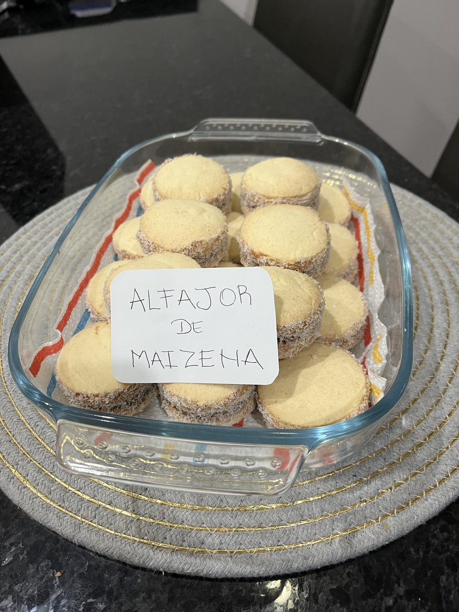 DelSilvirossa's tweet photo. Que bonito acto de amor es la comida, que bonito es poder enseñar y que te enseñen de otras culturas, este fue el intercambio cultural “Pakistán - Argentina” de dos simples vecinas que viven en Moçambique ☺️🥰 https://t.co/GS1AM6EIZM