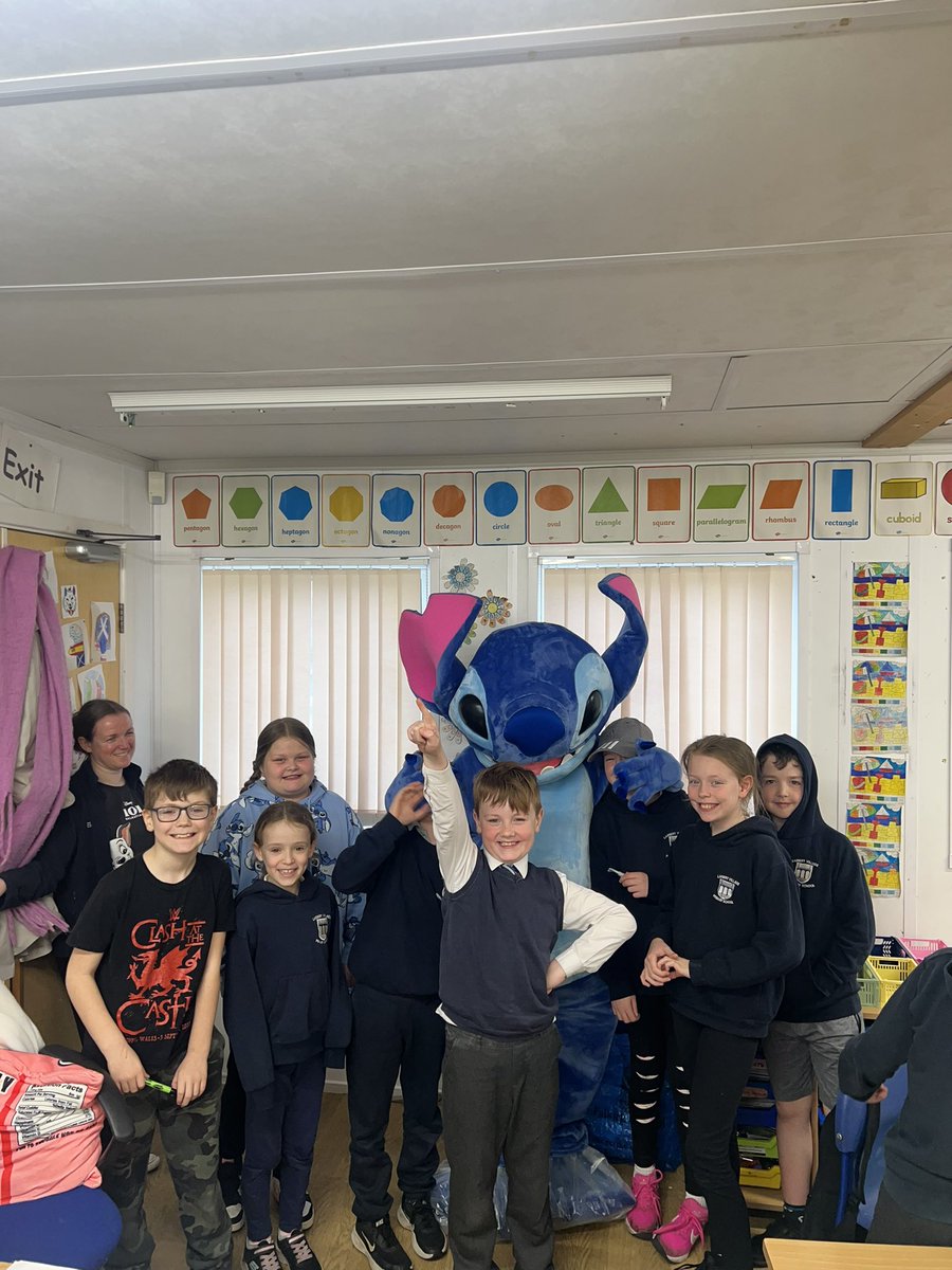 LVPSP5M's tweet photo. A visit from a special friend 💙 https://t.co/wtxrONEws6