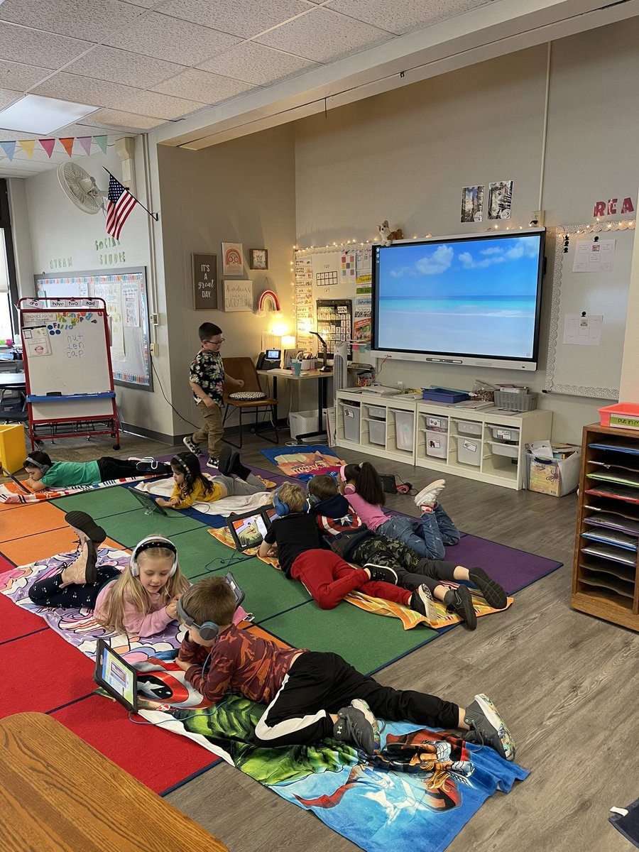 Beach day at STEM on this snowy Spring morning. ❄️🏖️☀️ @WaukeshaSTEM