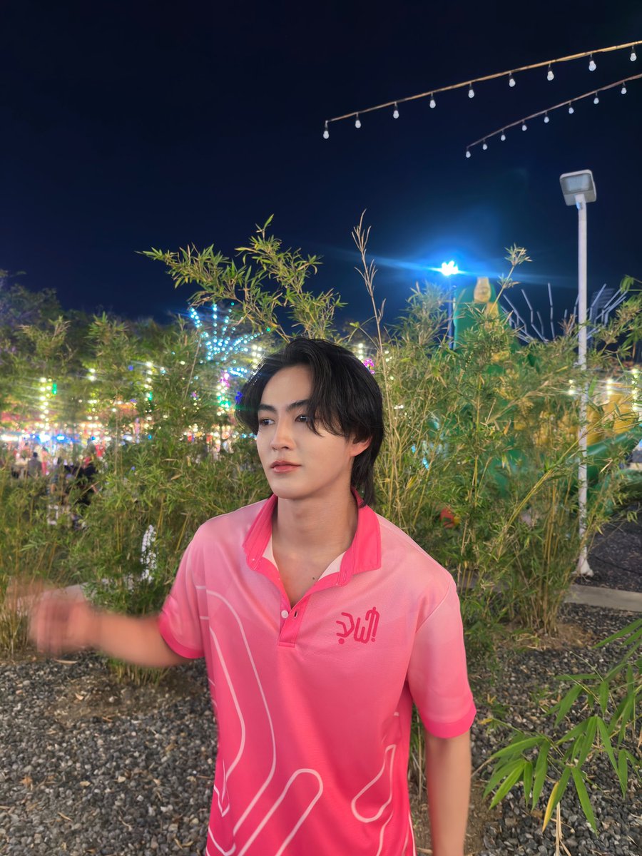 อิอุ 😗

#HEARTchuthiwat
#BUSbecauseofyouishine