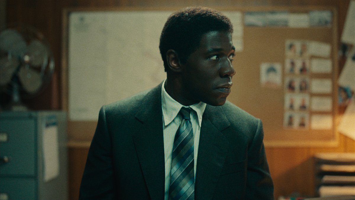 ERIC stars Benedict Cumberbatch, Gaby Hoffmann and McKinley Belcher III.

This emotional crime drama follows the desperate search of a father when his nine year old son disappears one morning on the way to school. Coming 30 May. #NextOnNetflix