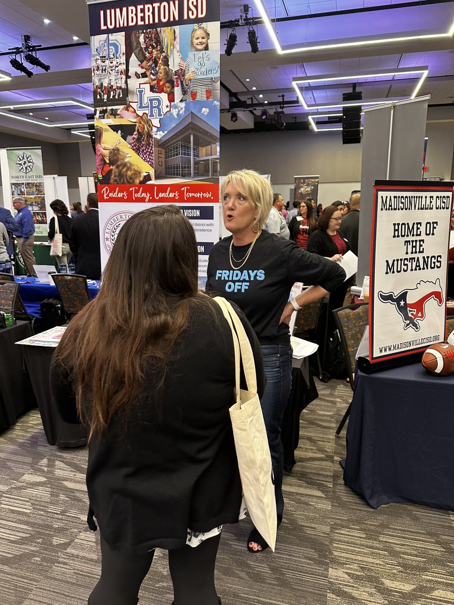 shsucareers's tweet photo. Say “Bearkats Get Hired!”📸
Recapping our Career &amp; Internship Fair with @SHSUCOE 📚🤝🏻
From networking to discovering exciting opportunities, the future of education is sure to be in good hands. #BearkatsGetHired #shsucareers #COEbearkatsgethired https://t.co/6JFa4Bzsaw